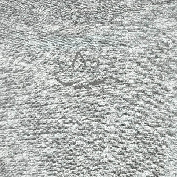 Beyond Yoga | Featherweight Under Over Cropped Tee Shirt Ultra Soft Gray - Picture 7 of 10